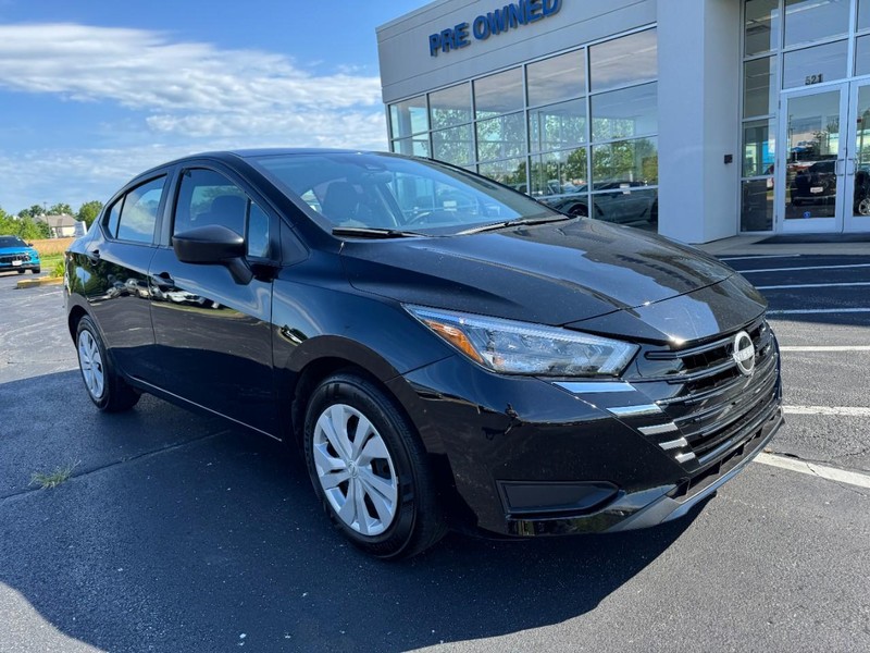 Nissan Versa Vehicle Image 02