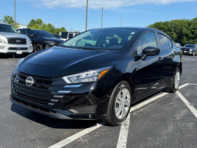Nissan Versa Vehicle Image 08