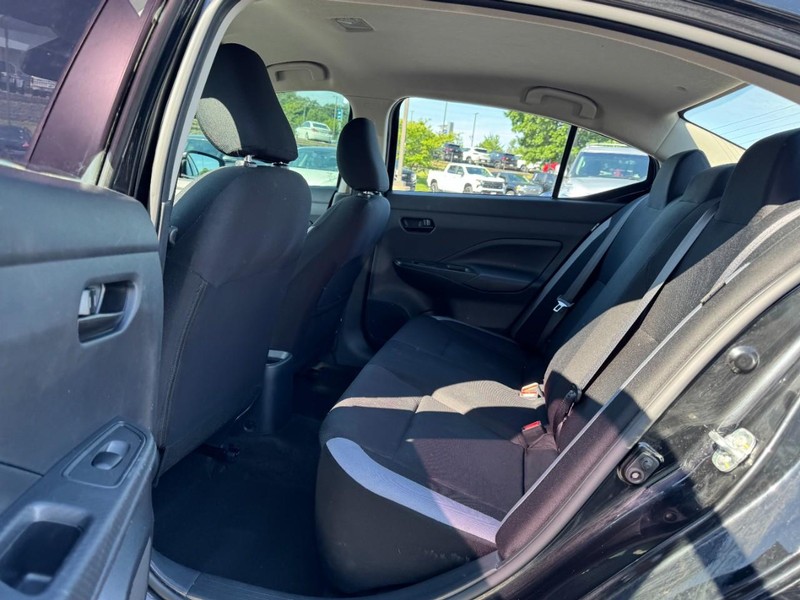 Nissan Versa Vehicle Image 10