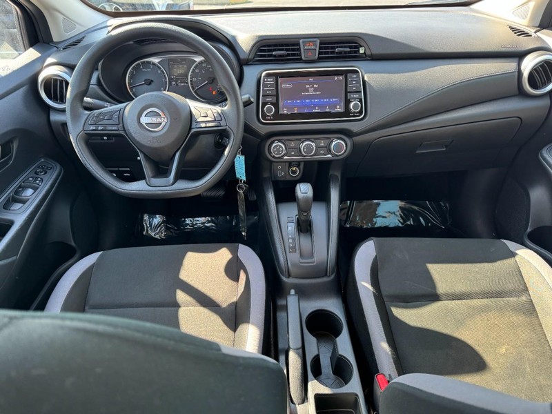 Nissan Versa Vehicle Image 11