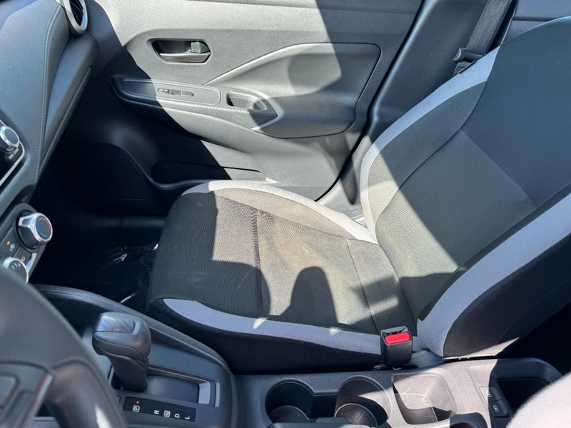 Nissan Versa Vehicle Image 13