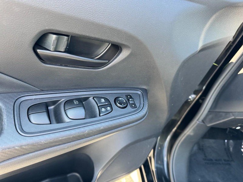 Nissan Versa Vehicle Image 15