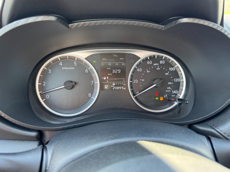 Nissan Versa Vehicle Image 17