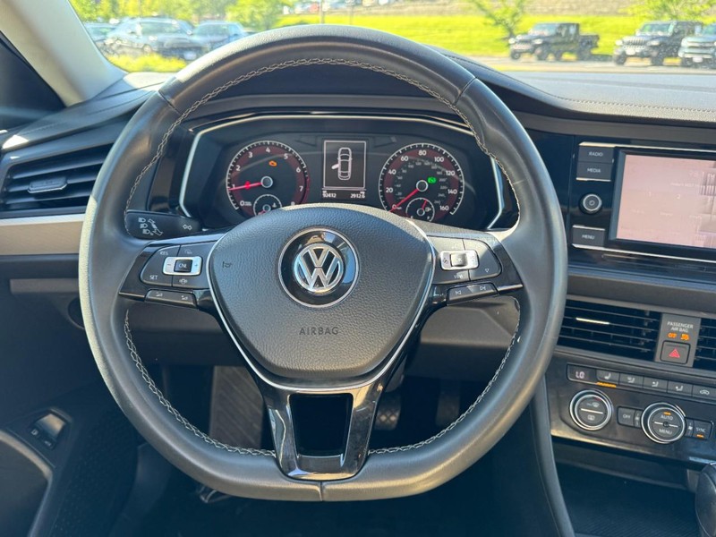 Volkswagen Jetta Vehicle Image 13