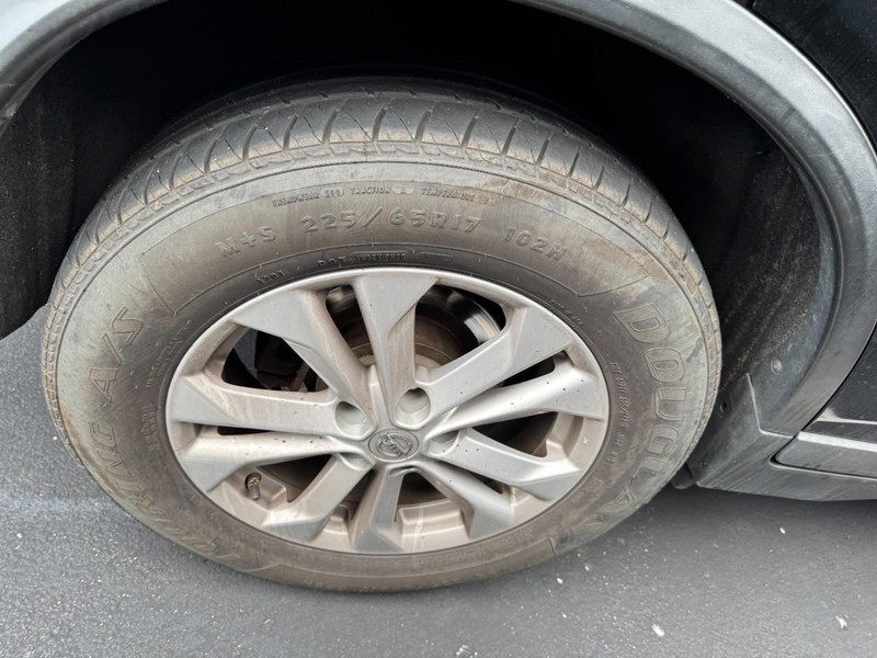 Nissan Rogue Vehicle Image 05