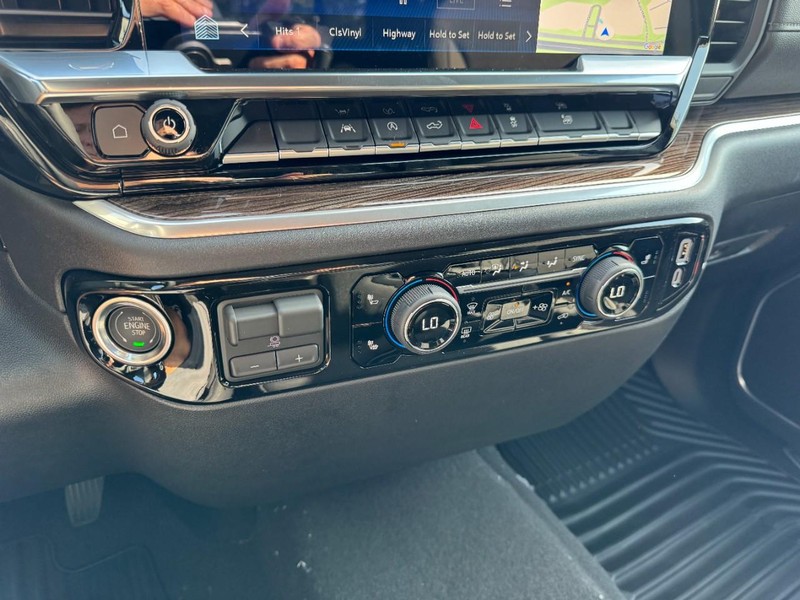 Chevrolet Silverado 1500 Vehicle Image 16