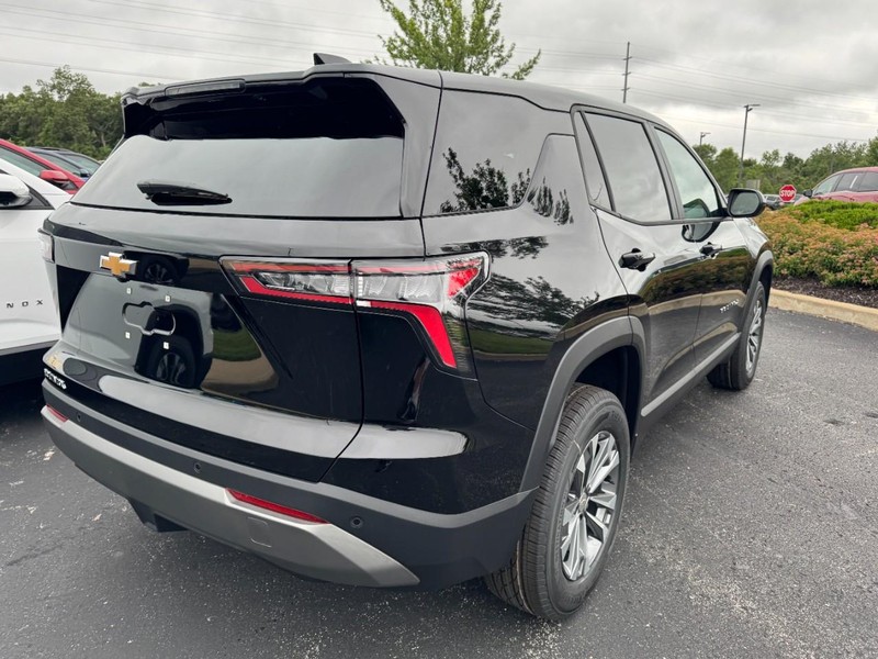 Chevrolet Equinox Vehicle Image 03