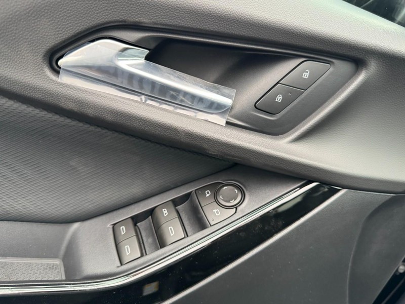 Chevrolet Equinox Vehicle Image 10