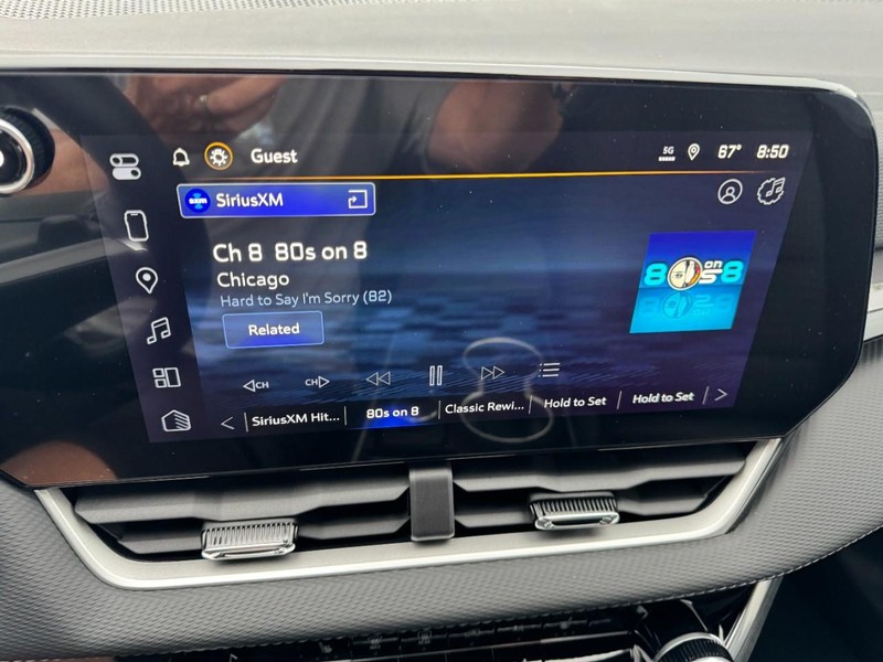 Chevrolet Equinox Vehicle Image 14