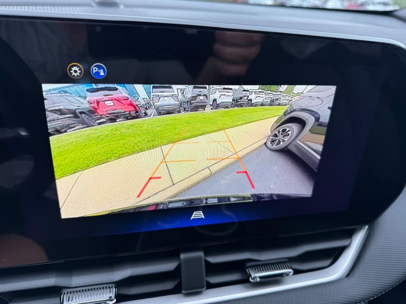 Chevrolet Equinox Vehicle Image 16