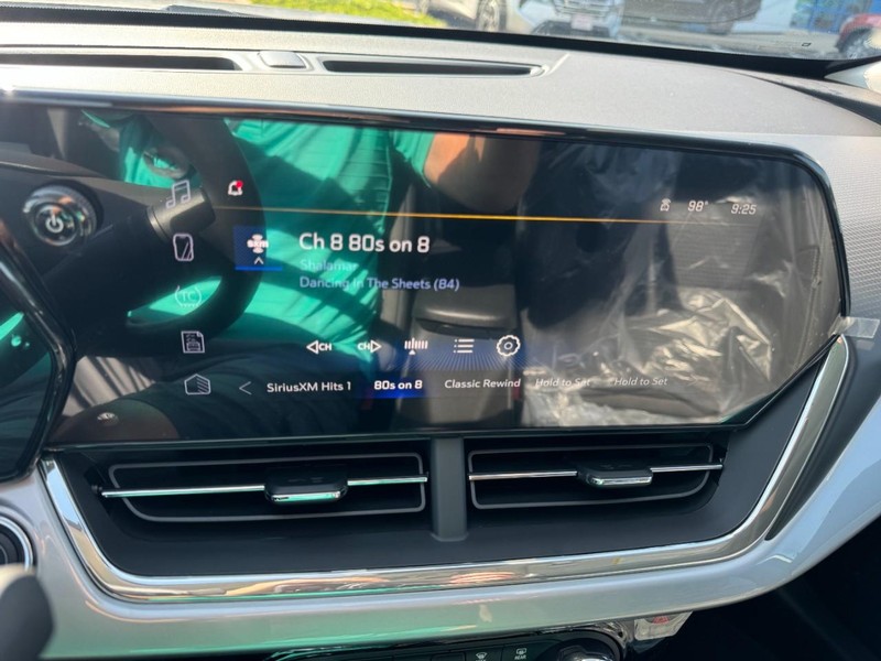 Chevrolet Trax Vehicle Image 12