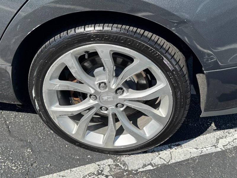 Cadillac ATS Sedan Vehicle Full-screen Gallery Image 07