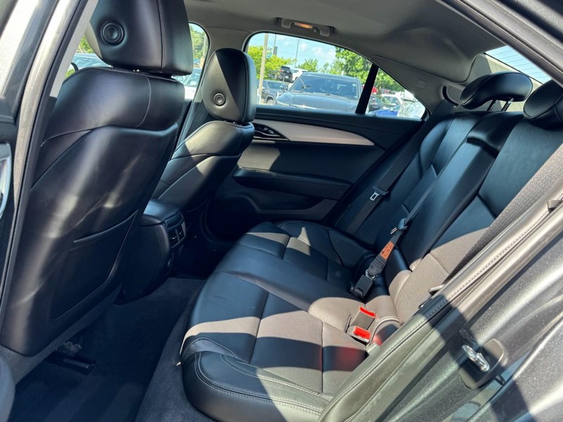 Cadillac ATS Sedan Vehicle Full-screen Gallery Image 10