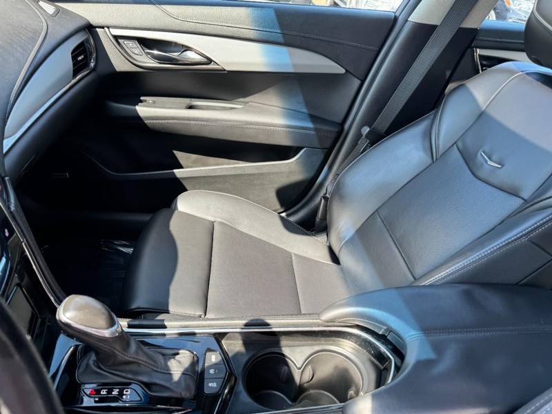 Cadillac ATS Sedan Vehicle Full-screen Gallery Image 14