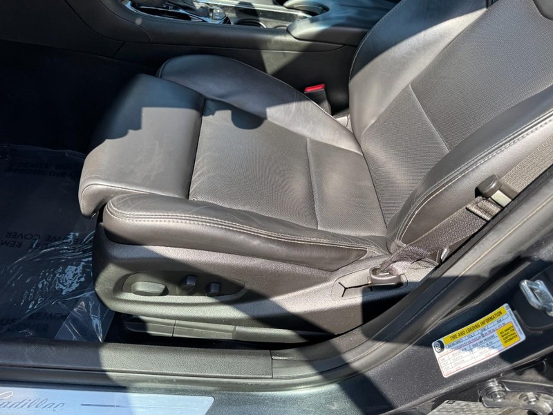 Cadillac ATS Sedan Vehicle Full-screen Gallery Image 15