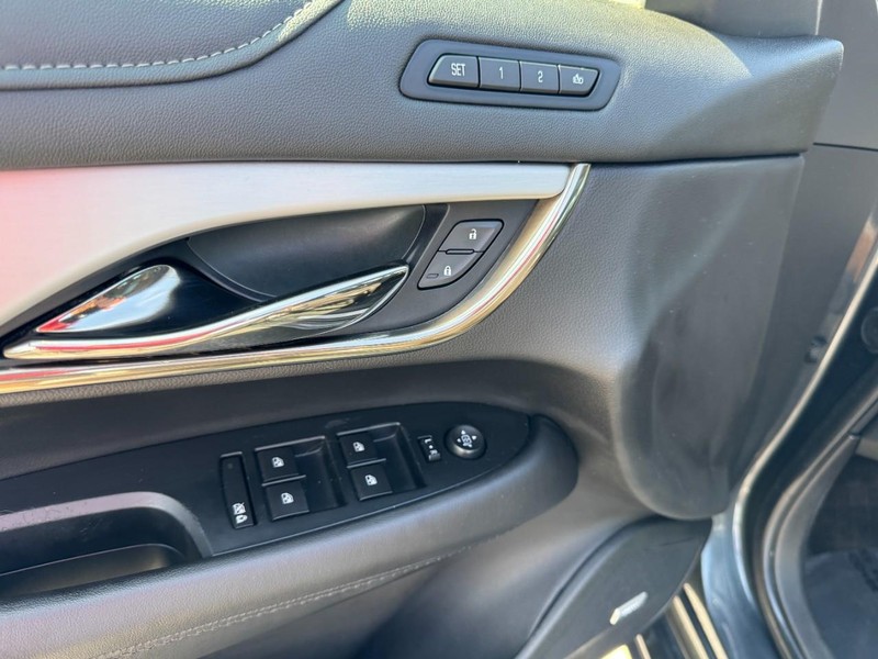 Cadillac ATS Sedan Vehicle Full-screen Gallery Image 16