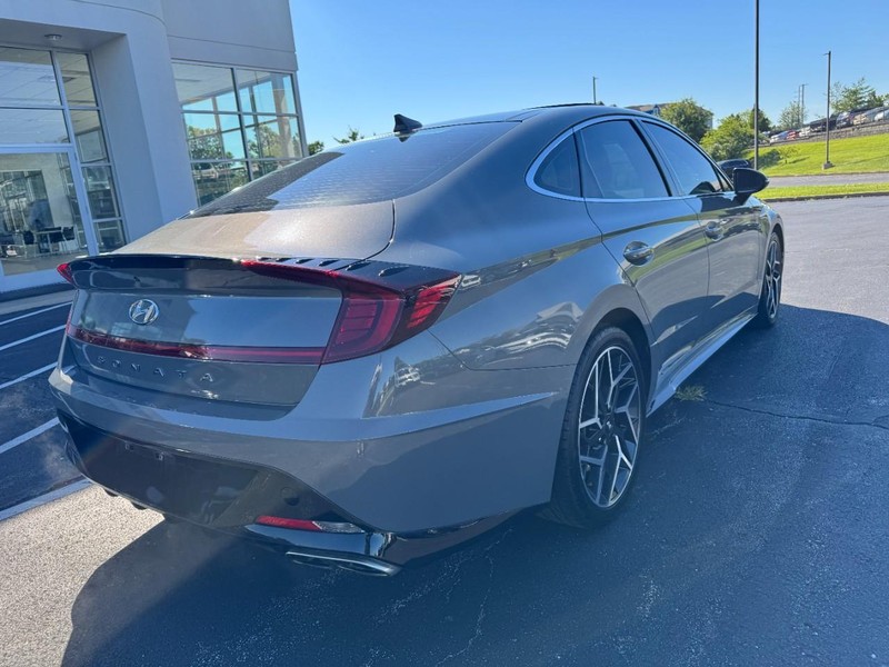 Hyundai Sonata Vehicle Image 03
