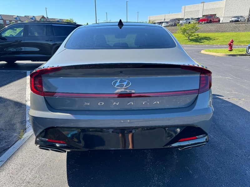 Hyundai Sonata Vehicle Image 04