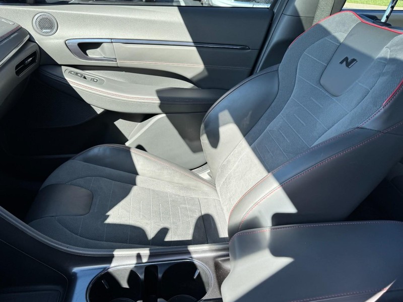 Hyundai Sonata Vehicle Image 13