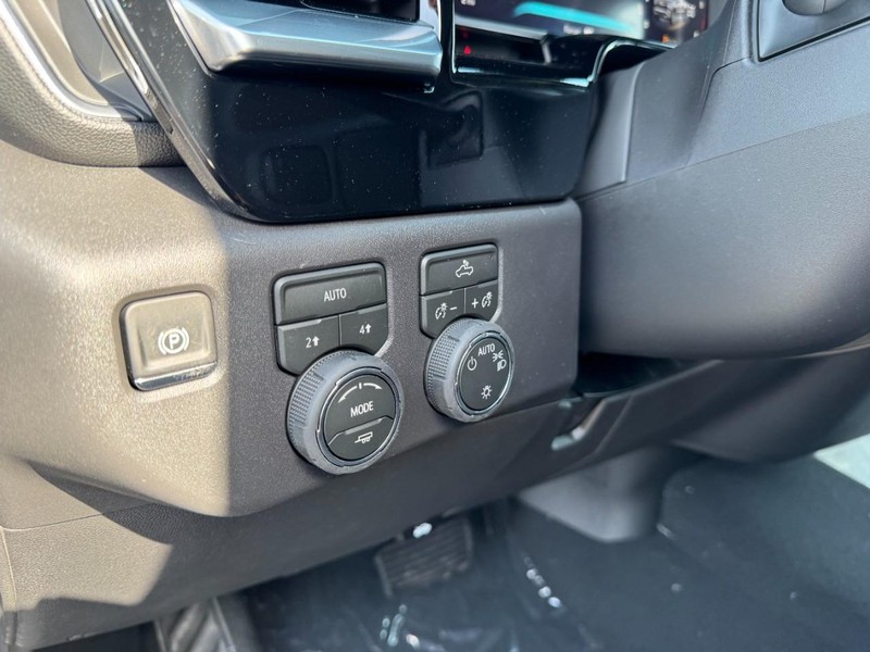 Chevrolet Silverado 1500 Vehicle Image 12