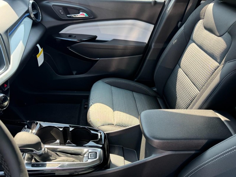 Chevrolet Trax Vehicle Image 08