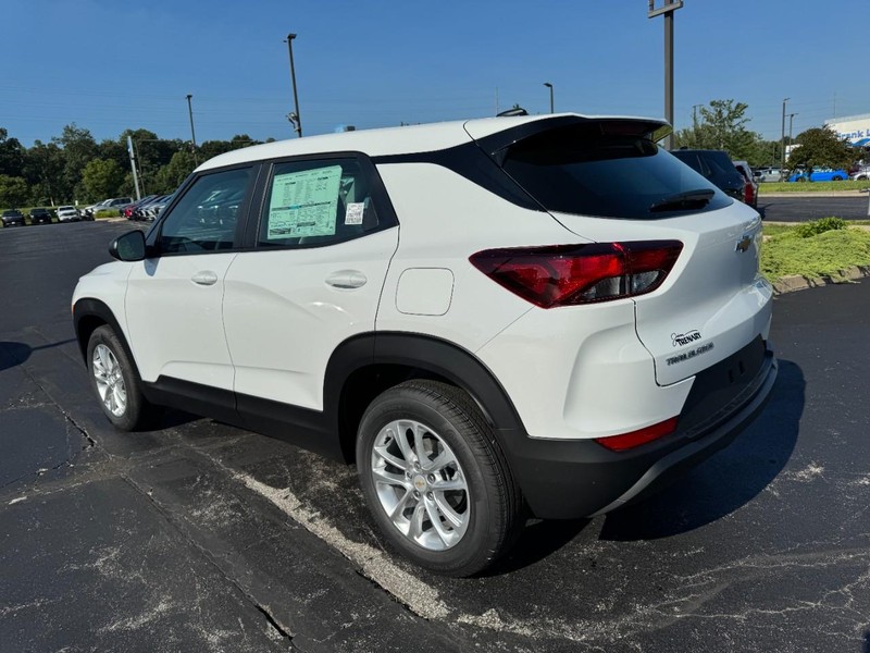 Chevrolet TrailBlazer Vehicle Image 05