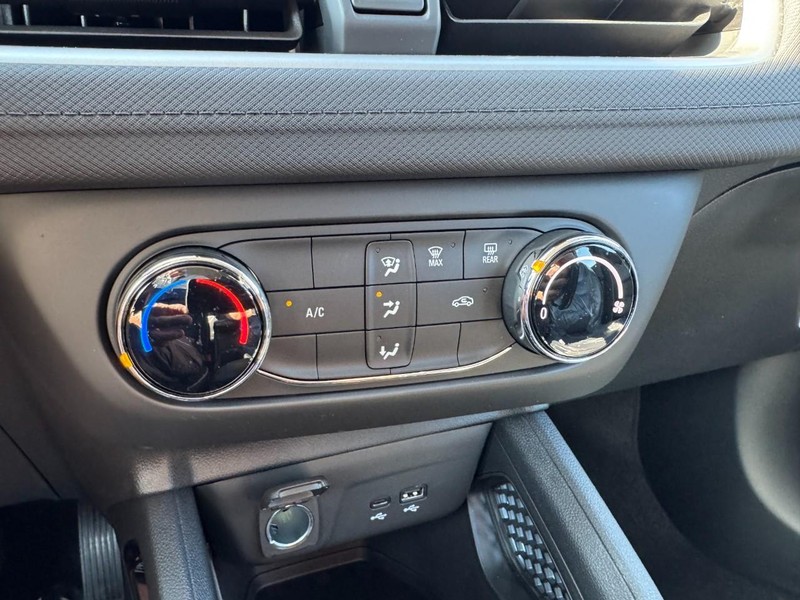 Chevrolet TrailBlazer Vehicle Image 11
