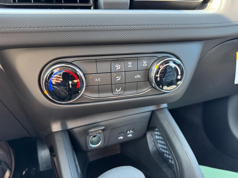 Chevrolet TrailBlazer Vehicle Image 14