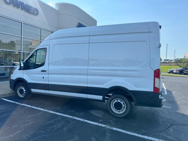 Ford Transit Cargo Van Vehicle Image 03