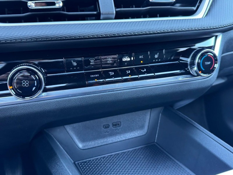 Chevrolet Equinox Vehicle Image 11