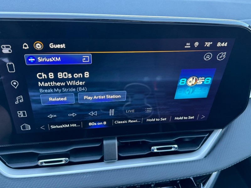 Chevrolet Equinox Vehicle Image 12