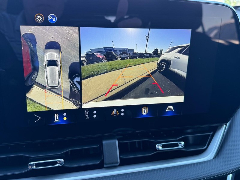 Chevrolet Equinox Vehicle Image 14