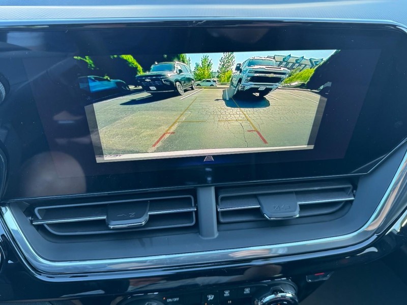 Chevrolet Trax Vehicle Image 16