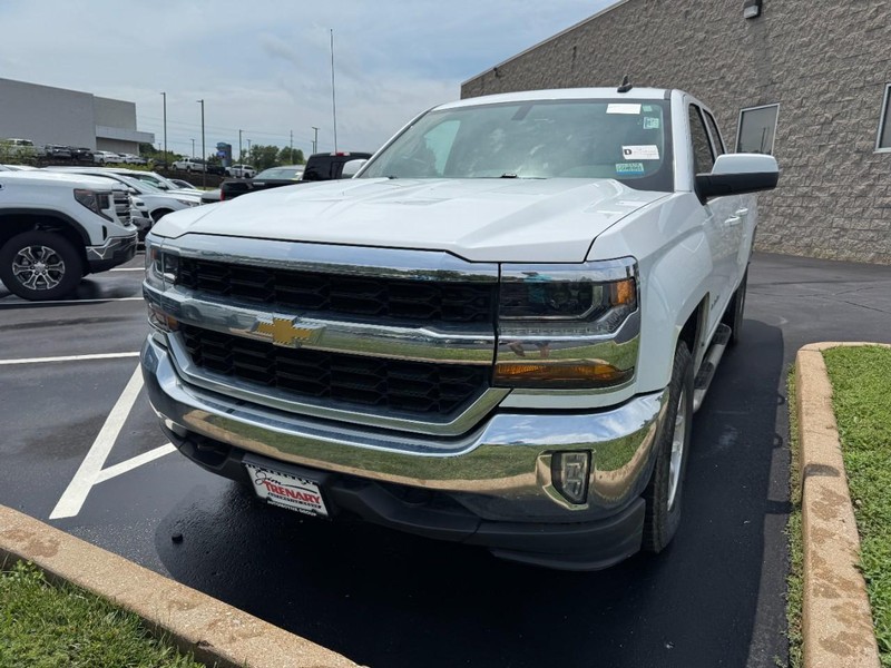 Chevrolet Silverado 1500 Vehicle Image 02