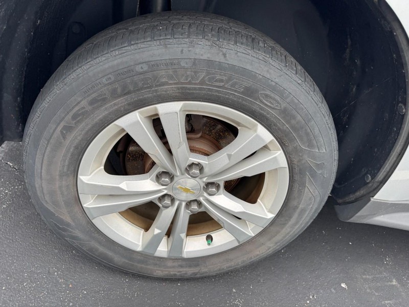 Chevrolet Equinox Vehicle Full-screen Gallery Image 05