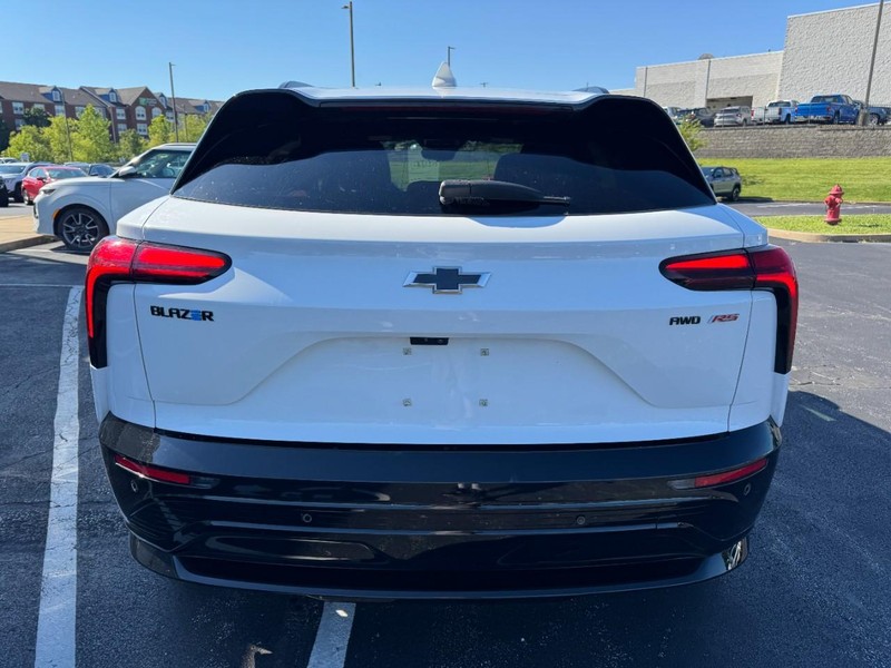 Chevrolet Blazer EV Vehicle Full-screen Gallery Image 04