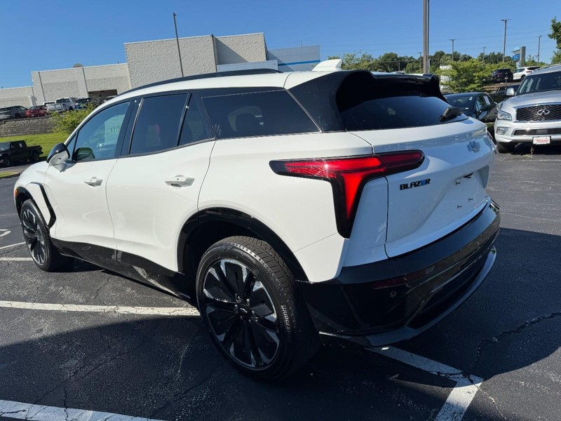 Chevrolet Blazer EV Vehicle Full-screen Gallery Image 05