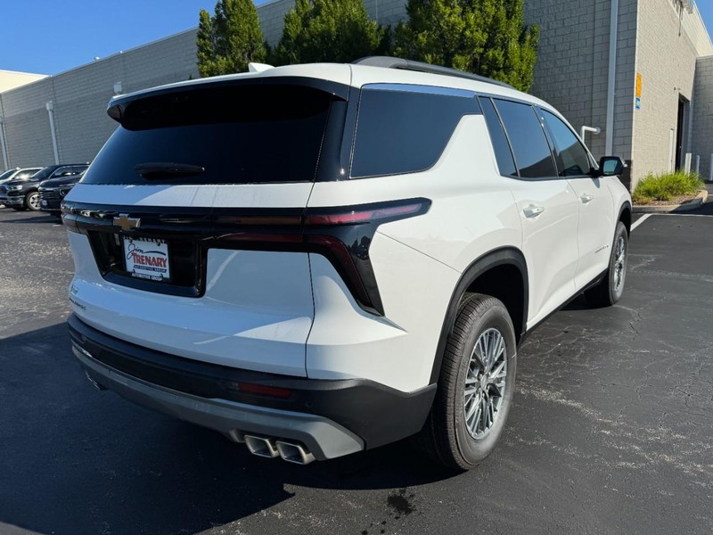 Chevrolet Traverse Vehicle Image 03