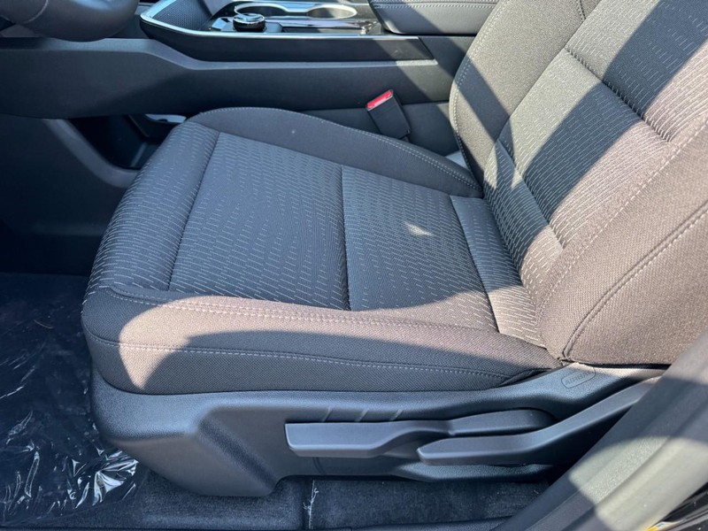 Chevrolet Equinox Vehicle Image 09