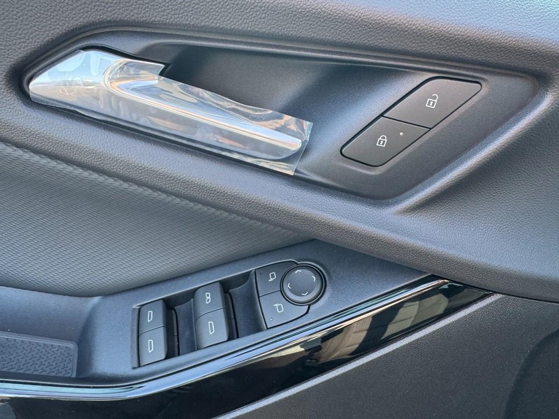 Chevrolet Equinox Vehicle Image 10
