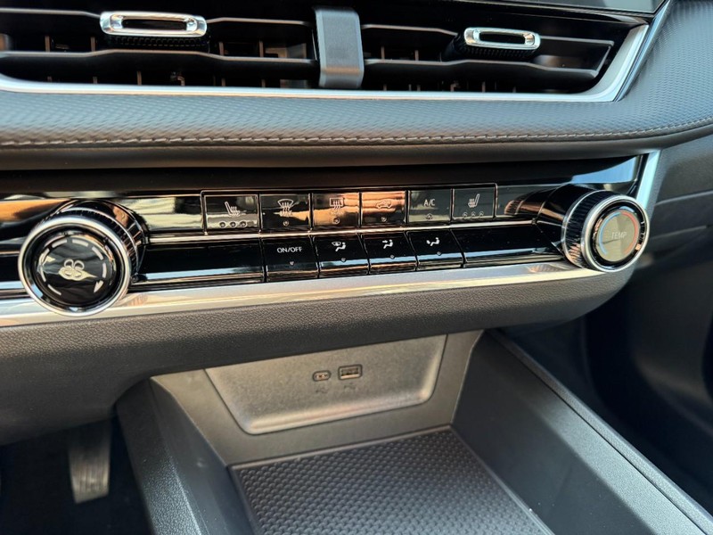 Chevrolet Equinox Vehicle Image 13