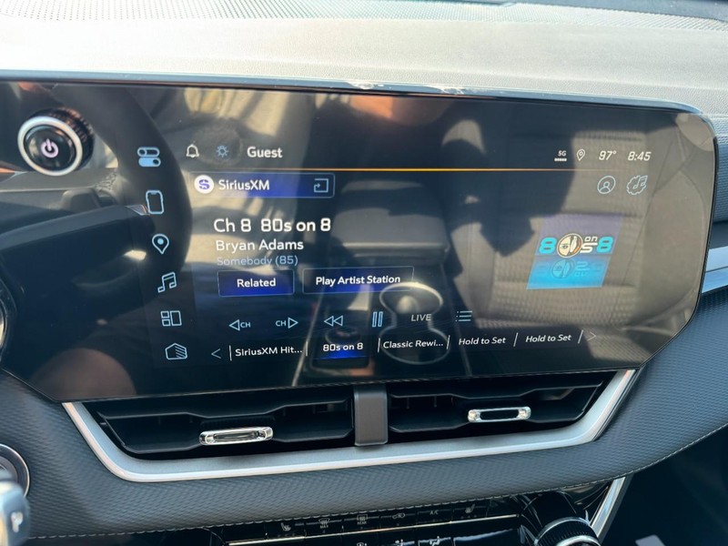 Chevrolet Equinox Vehicle Image 14