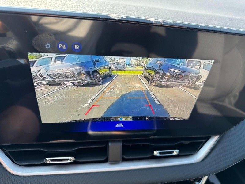 Chevrolet Equinox Vehicle Image 17