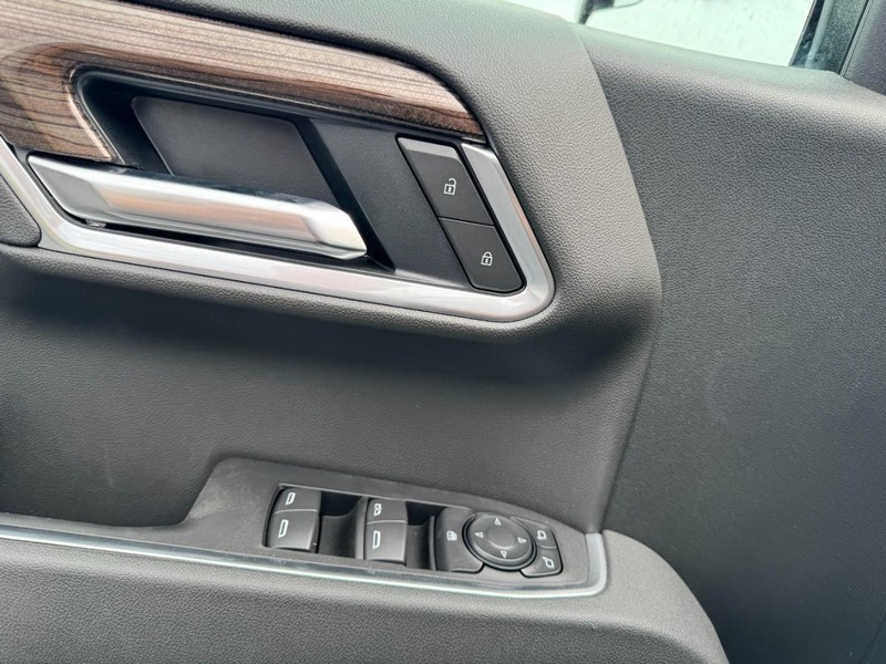 Chevrolet Silverado 1500 Vehicle Image 12