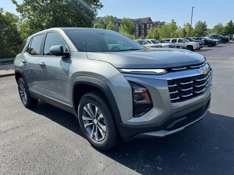 Chevrolet Equinox Vehicle Image 02