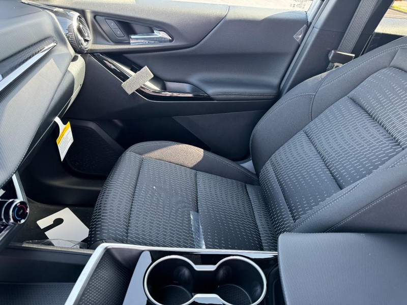 Chevrolet Equinox Vehicle Image 08