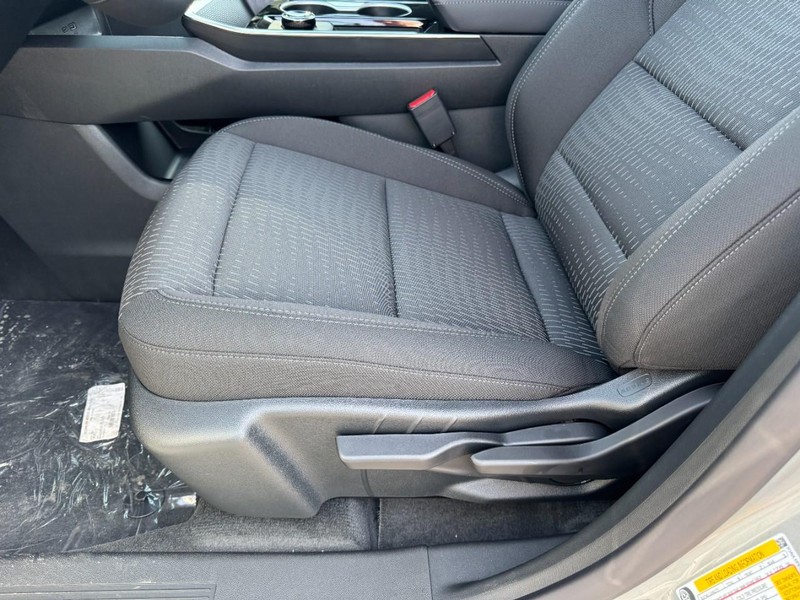 Chevrolet Equinox Vehicle Image 09