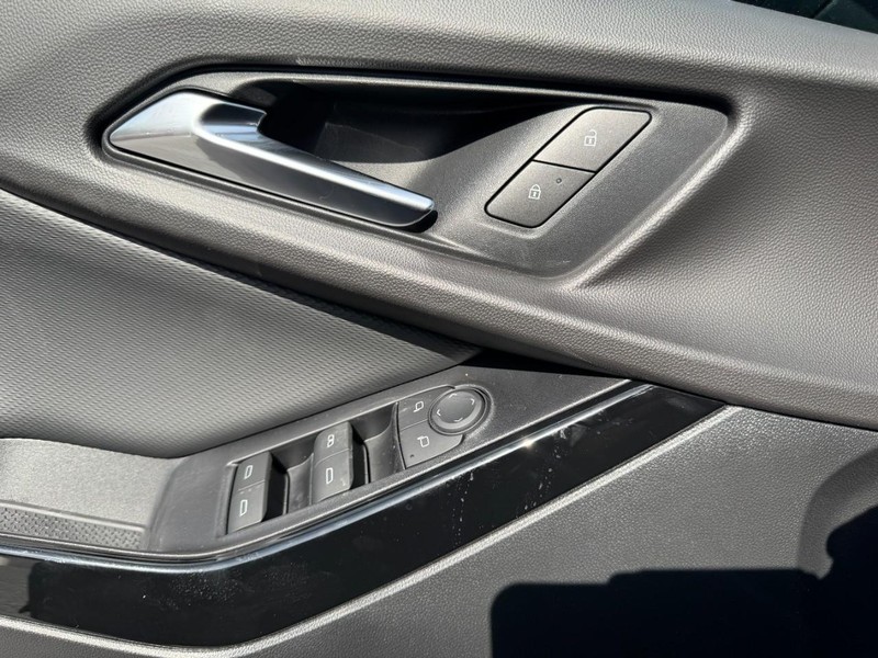 Chevrolet Equinox Vehicle Image 10