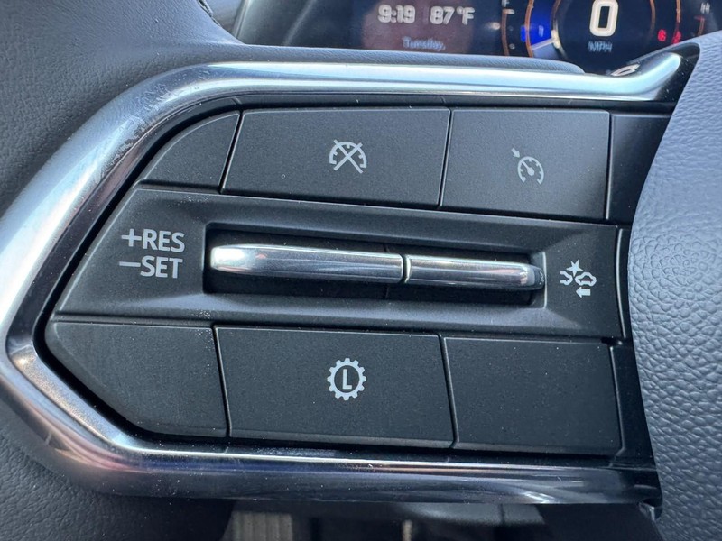 Chevrolet Equinox Vehicle Image 11