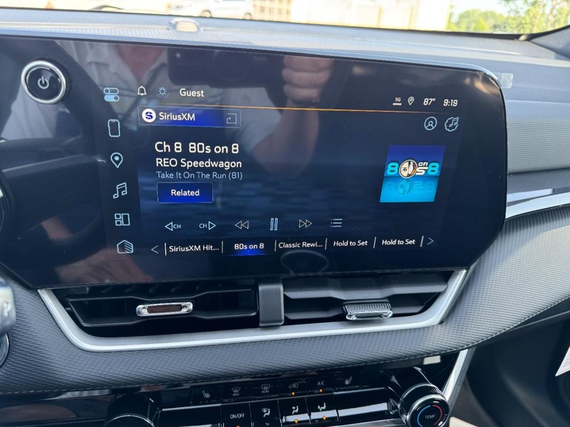 Chevrolet Equinox Vehicle Image 14